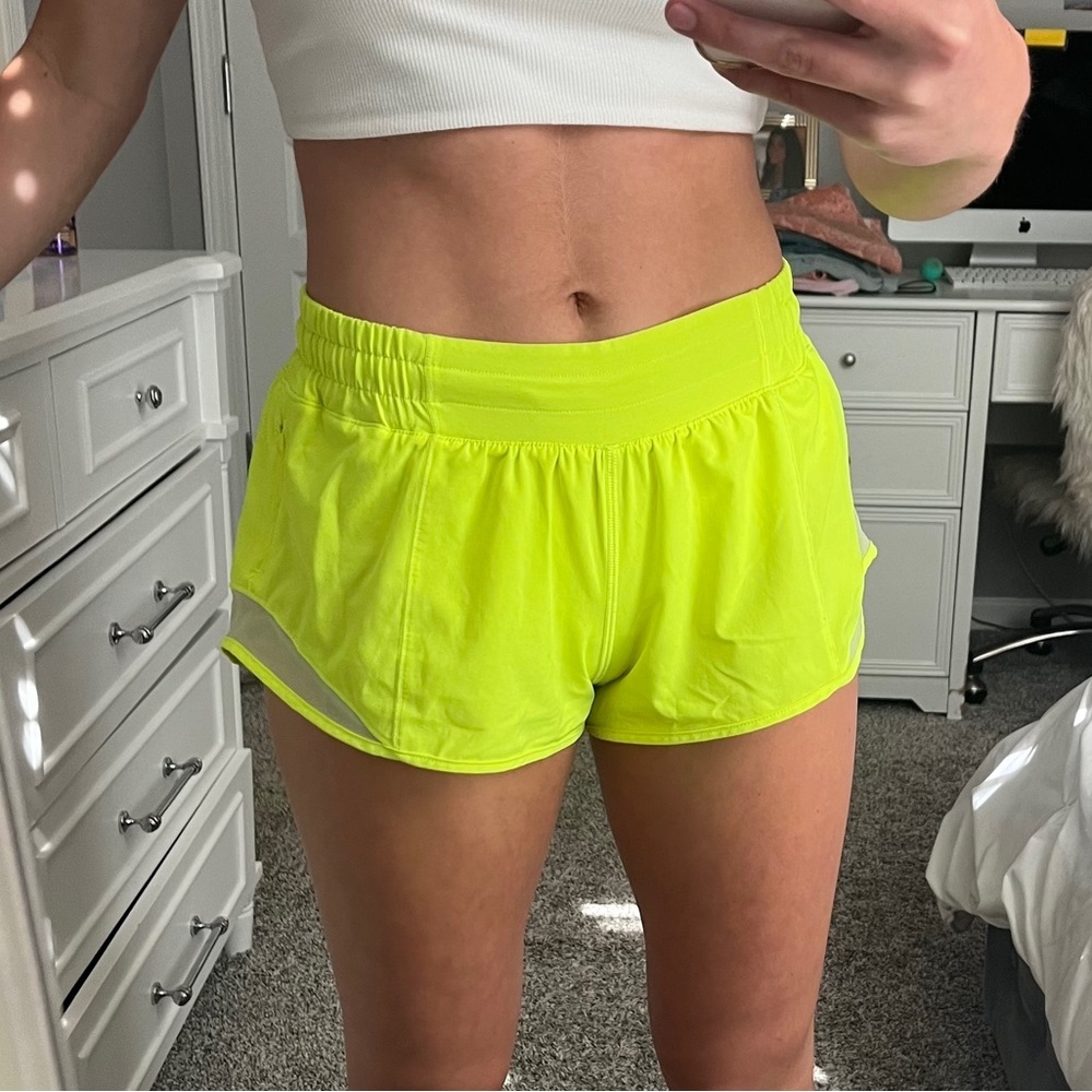 Lululemon Hotty Hot Short II *2.5" Highlight Yellow